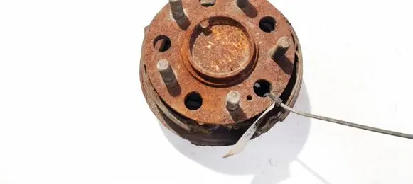 KIA Carens II Rear wheel hub