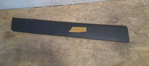 Opel Crossland X Front door trim (molding) 13482096