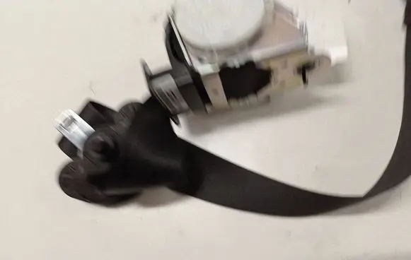 BMW 1 E81 E87 Front seatbelt 33035173 34003267
