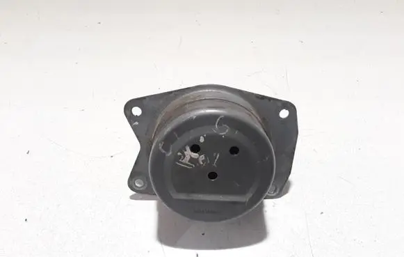 Opel Insignia A Engine mount bracket