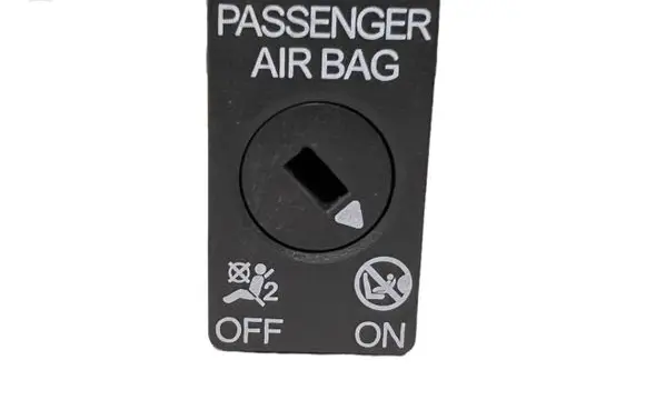 Passenger airbag on/off switch