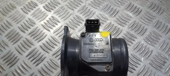 Audi A4 S4 B5 8D Mass air flow meter 058133471 AFH60-10B
