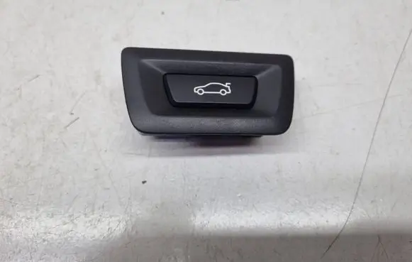 BMW 2 F46 Tailgate/boot open switch button 9275119