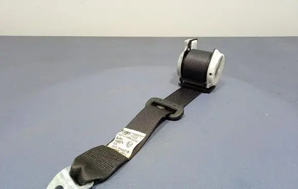 Toyota Auris E180 Front seatbelt 7336002750