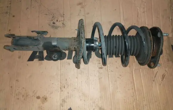 Toyota Auris E180 Front shock absorber/damper