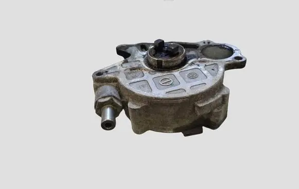 Volkswagen PASSAT B6 Vacuum pump 03L145100