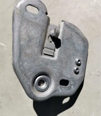 Skoda Octavia Mk2 (1Z) Engine bonnet/hood lock/latch loop/hook 565823186