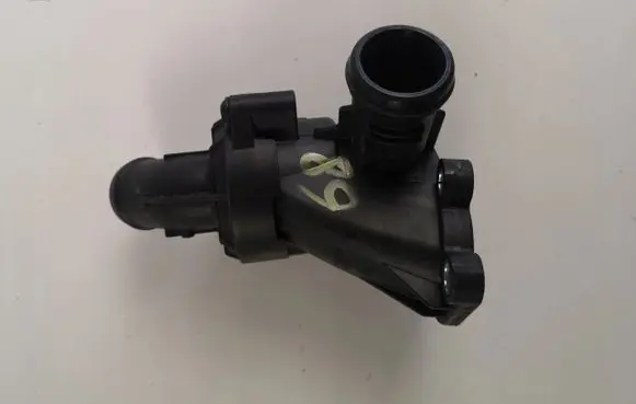 Thermostat/thermostat housing