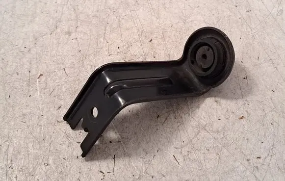 Toyota Verso Radiator mount bracket 165330R020
