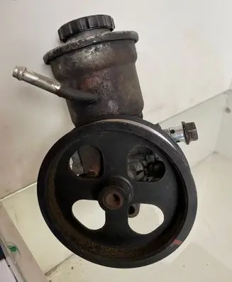 Toyota Corolla Verso AR10 Power steering pump