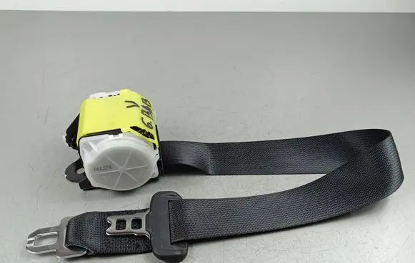 Middle seatbelt (rear)