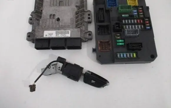 Peugeot 308 Engine ECU kit and lock set 9811651980 9666681180 9806687880