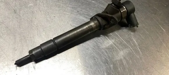 Volvo S80 Fuel injector 8658352