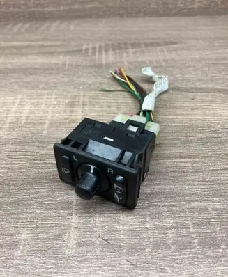 Nissan Laurel Wing mirror switch 512Y