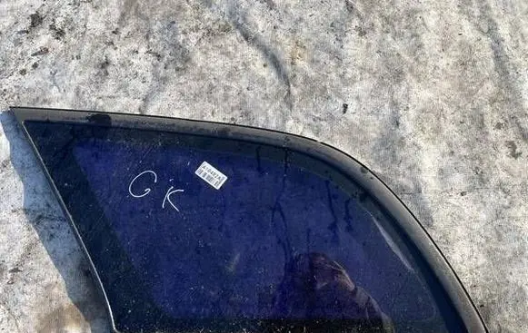 Toyota Avensis T250 Rear side window AS2M68 43R-00048