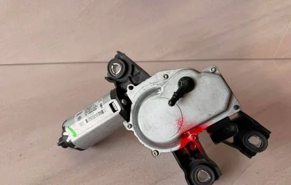 Volkswagen PASSAT B7 Rear window wiper motor 3C9955711A