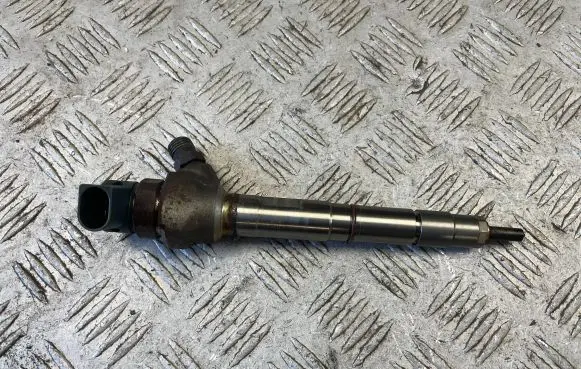 Audi A4 S4 B9 Fuel injector 04L130277N
