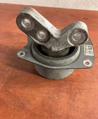 Opel Insignia A Engine mount bracket 13322171