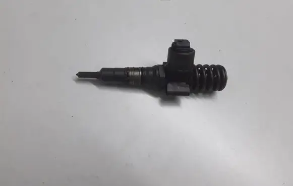 Volkswagen Golf V Fuel injector 038130073AG