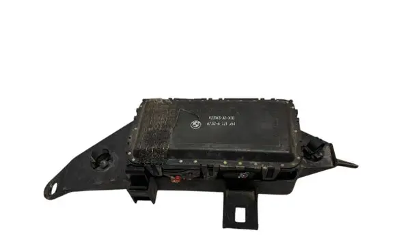 BMW 5 E39 Coolant fan relay 6921354 V23143A1X10