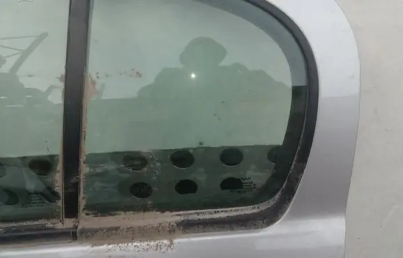 Nissan Almera N16 Rear vent window glass 
