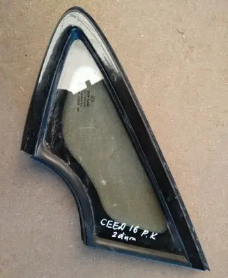 KIA Pro Cee'd II Front triangle window/glass 