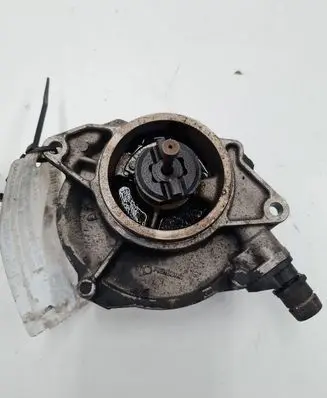 Volkswagen Touareg I Vacuum pump 057145100T