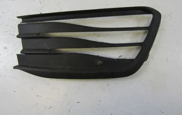 Volkswagen Golf VIII Front bumper lower grill 5H0853665J