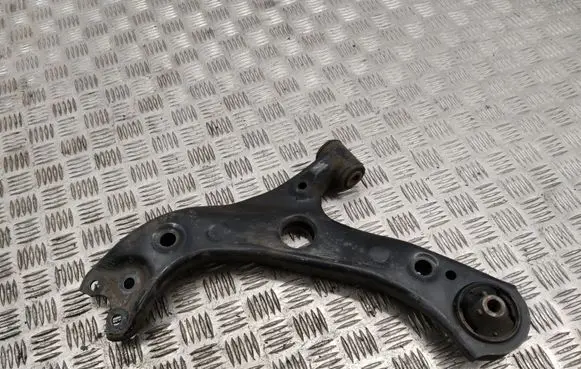 Toyota Prius (XW50) Front lower control arm/wishbone 