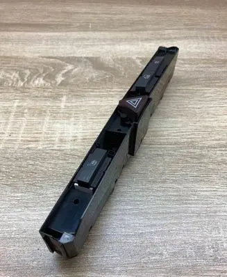 Opel Astra H Hazard light switch 13100109