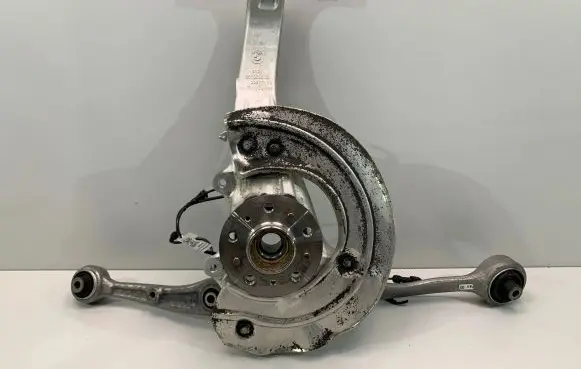 BMW X5M G05 F95 Front wheel hub spindle knuckle 6876656