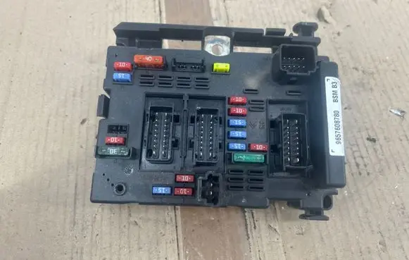 Citroen C4 I Picasso Fuse module 9657608780 85311764