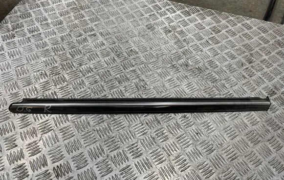 Mercedes-Benz R W251 Rear side glass trim 25169078