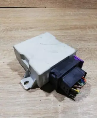 Toyota Avensis T250 Window wiper relay 150696