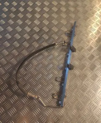 BMW 5 E60 E61 Fuel distributor 7541453