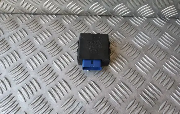 Toyota Yaris Day light relay 8264212050 0617004240 8264228020
