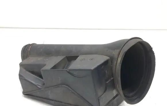 Dacia Duster II Air intake hose/pipe T04021A152