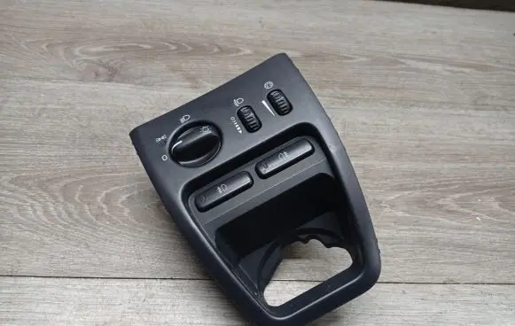 Volvo XC90 Light switch 8685452