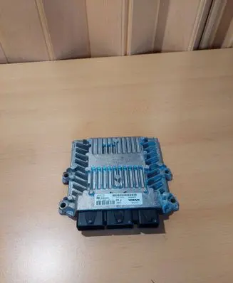 Volvo V50 Engine control unit/module 31211071AA 31211071
