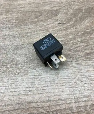 Volkswagen PASSAT B6 Other relay 8D0951253A 373