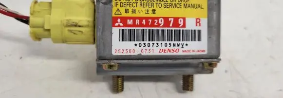 Mitsubishi Pajero Airbag deployment crash/impact sensor MR472979 2523000731 03073105NV