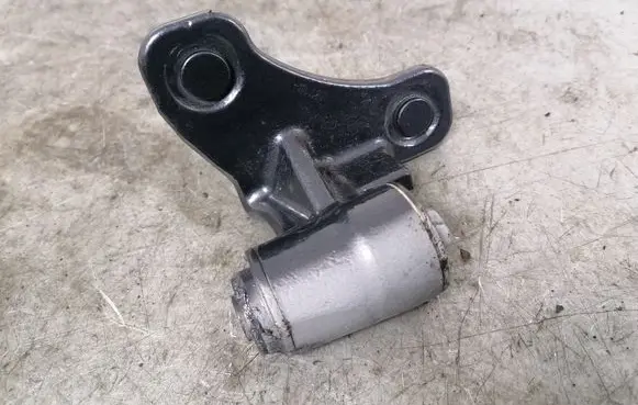 Mercedes-Benz E W212 Front door lower hinge 29710