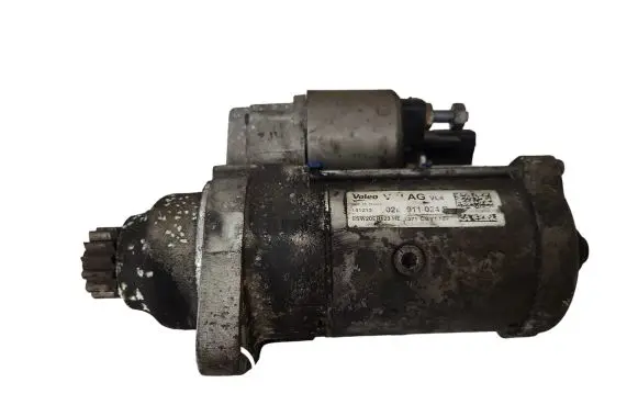 Volkswagen Golf VII Starter motor 02M911024