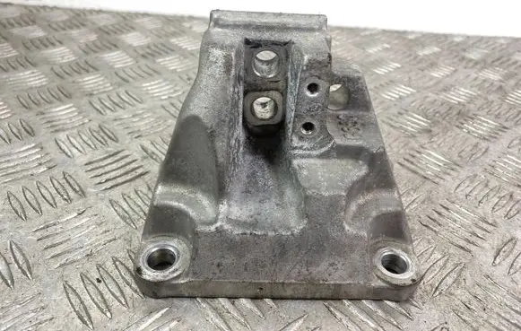 Hyundai Santa Fe Gearbox mounting bracket W114G650