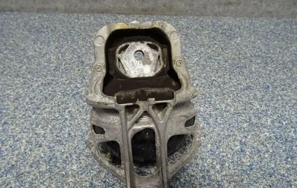 Audi A5 Engine mount bracket 4M0199372D