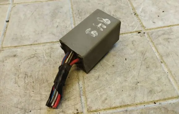 Opel Astra H Coolant fan relay 13178656