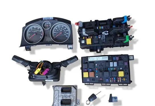 Opel Astra H Engine ECU kit and lock set 5WK9395 12992406