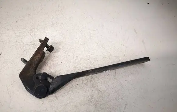 Volkswagen PASSAT B5 Engine bonnet/hood hinges 3B0823302