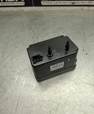 Mercedes-Benz E W212 Central locking vacuum pump 0008003348 3122890195 A5998200010