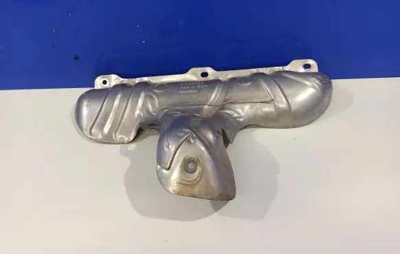 Volvo S60 Heat shield in engine bay 31359985